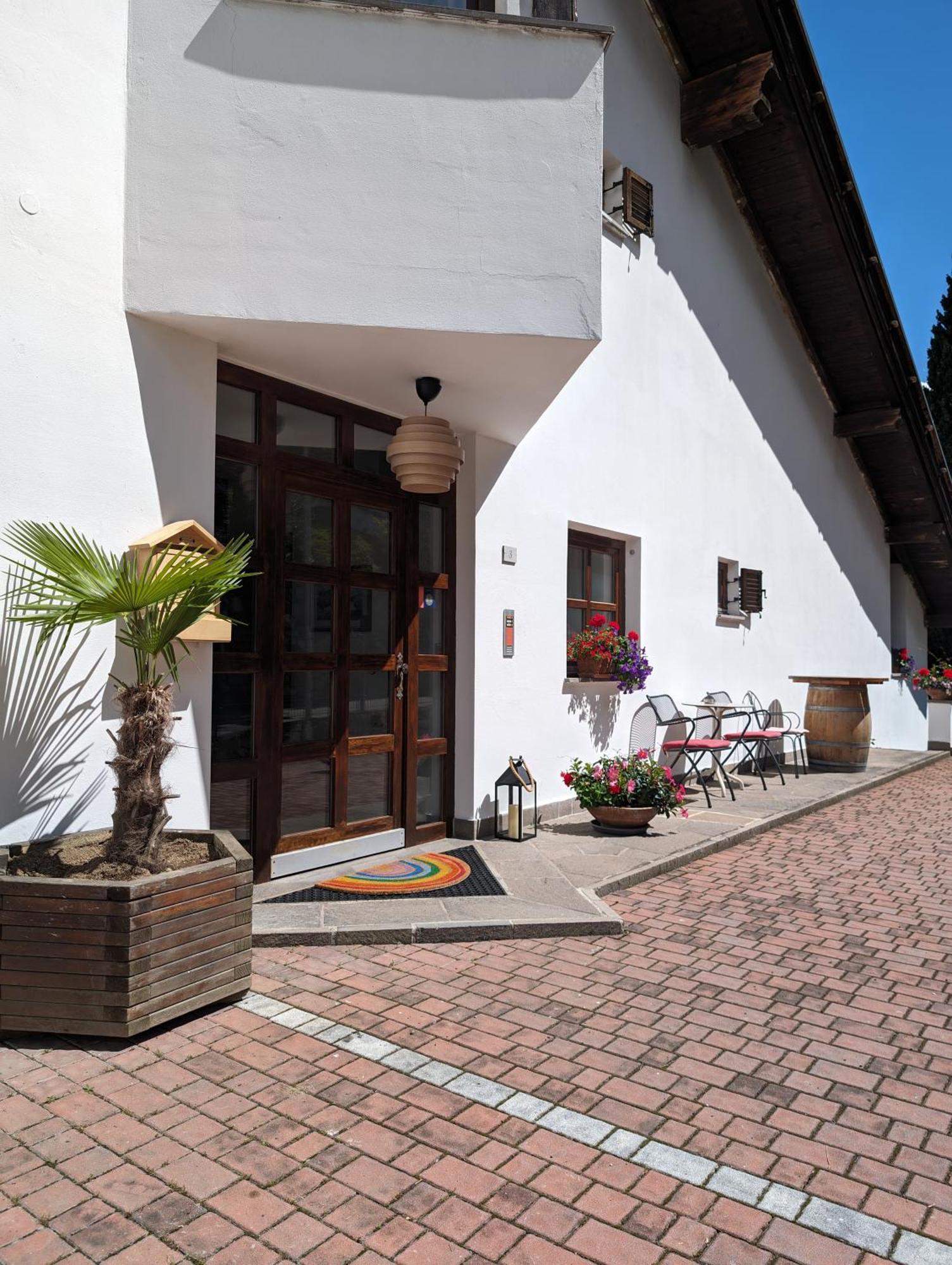 Hotel Eden Guesthouse Marlengo Eksteriør bilde
